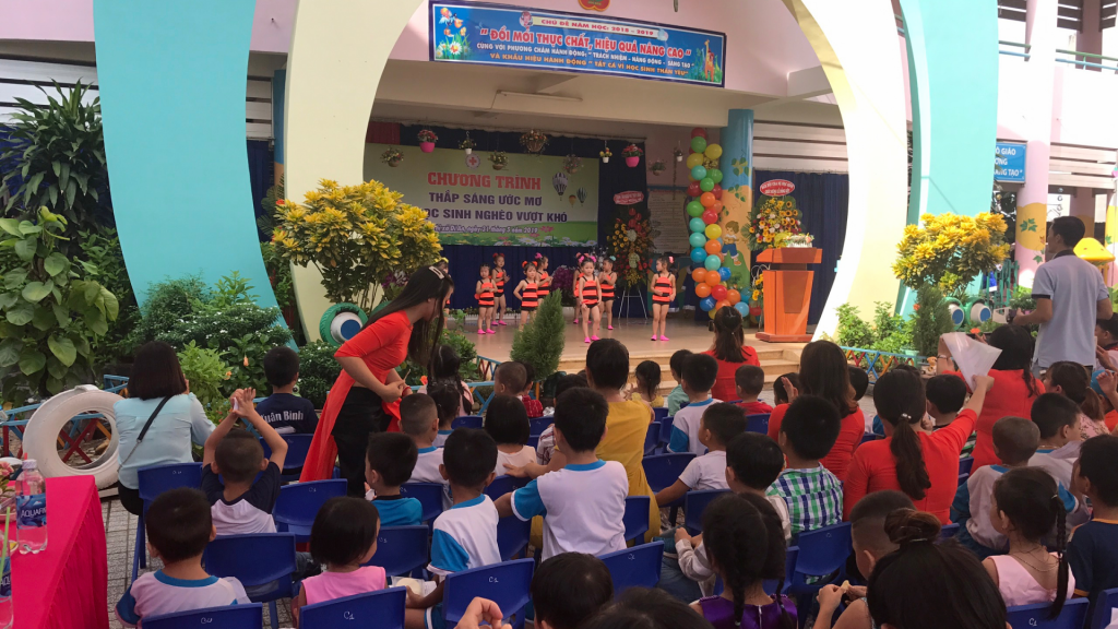 132Mitsubishi Motors Việt Nam trao quà cho các em thiếu nhi, học sinh có hoàn cảnh khó khăn tại thị xã Dĩ An, tỉnh Bình Dương
